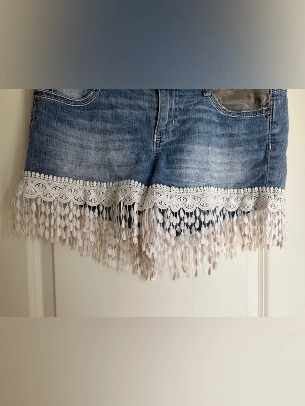 Vtg Y2K L.e.i. Juniors 11  Ashley  Low Rise Jean Shorts Denim Camo Lace Fringe - Picture 4 of 8